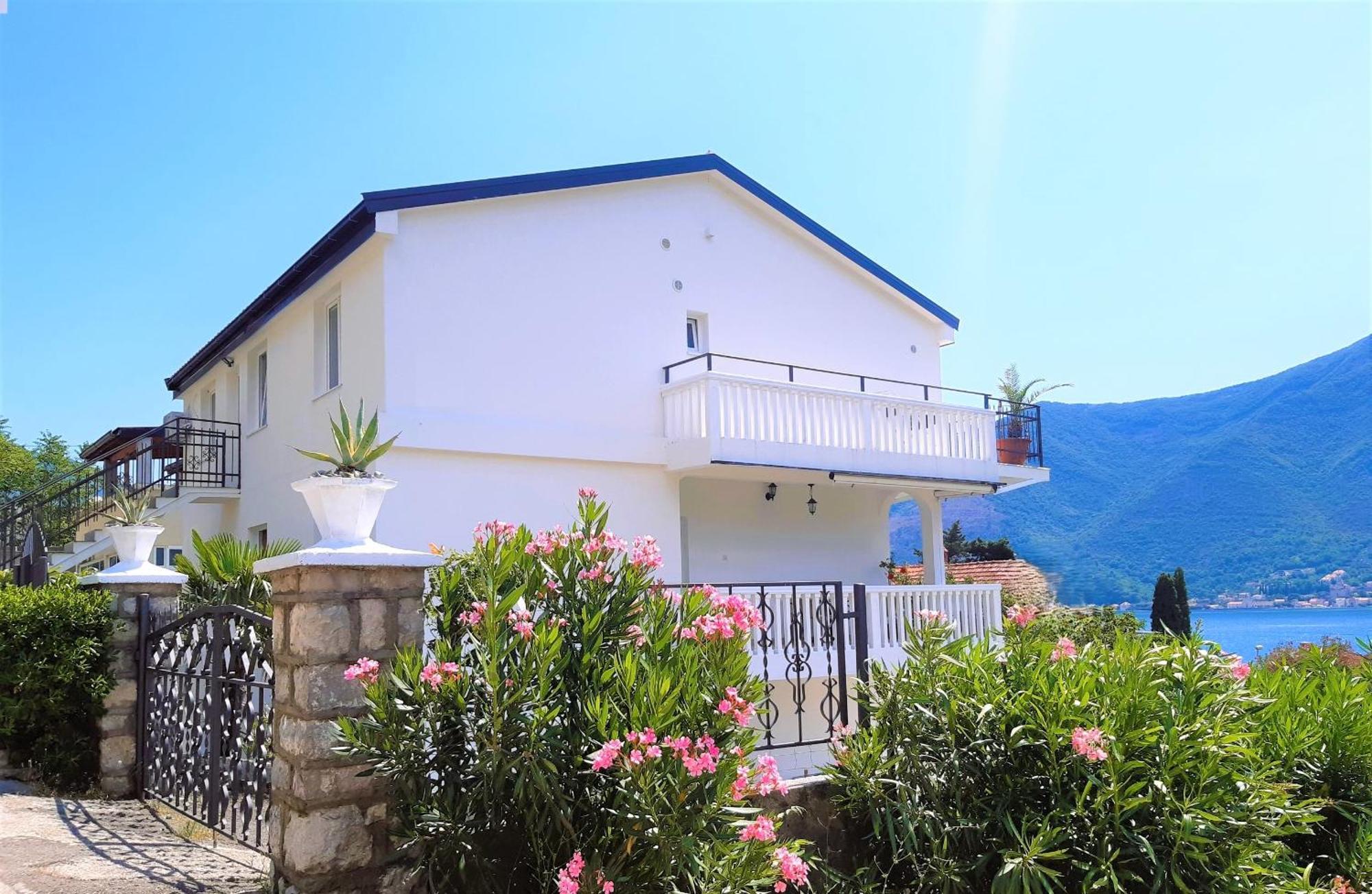 Apartments Sonja Kotor Exterior photo